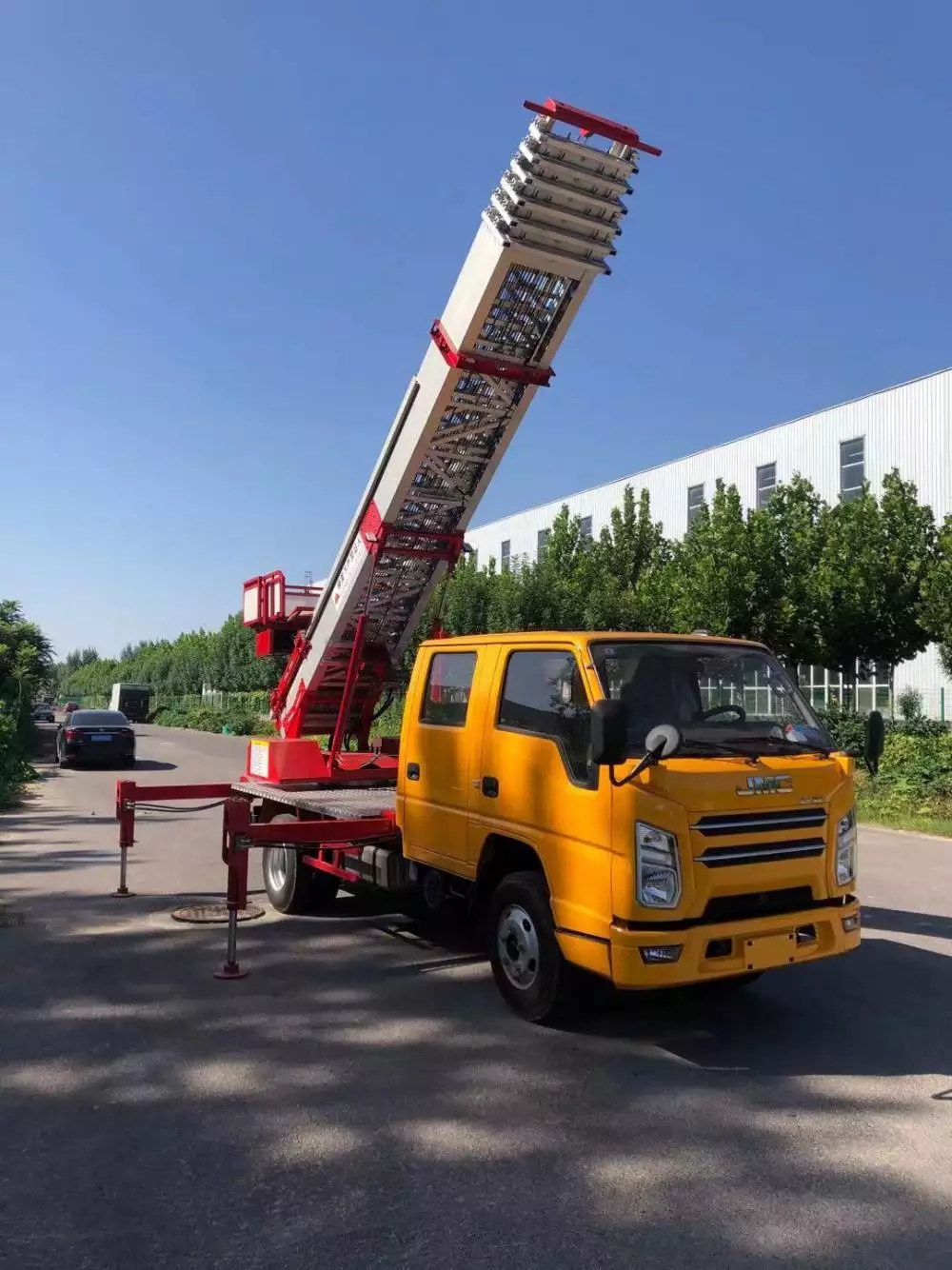 福清附近的云梯车出租服务：轻松解决高空作业需求