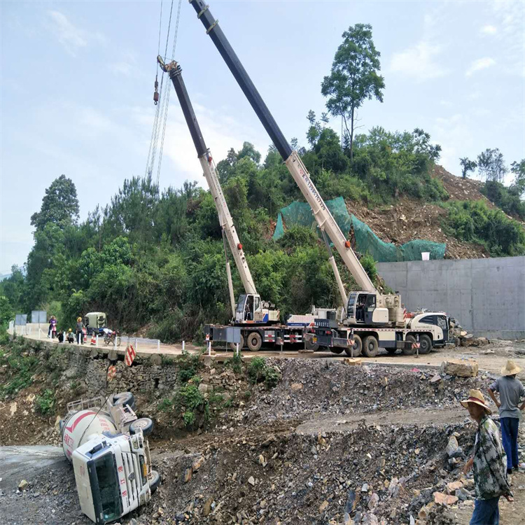 福清汽车掉沟里叫吊车救援要多少钱
